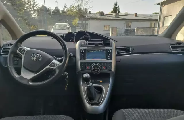 TOYOTA Verso 