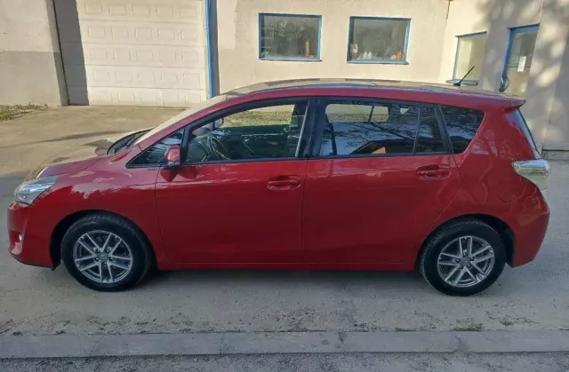 TOYOTA Verso 