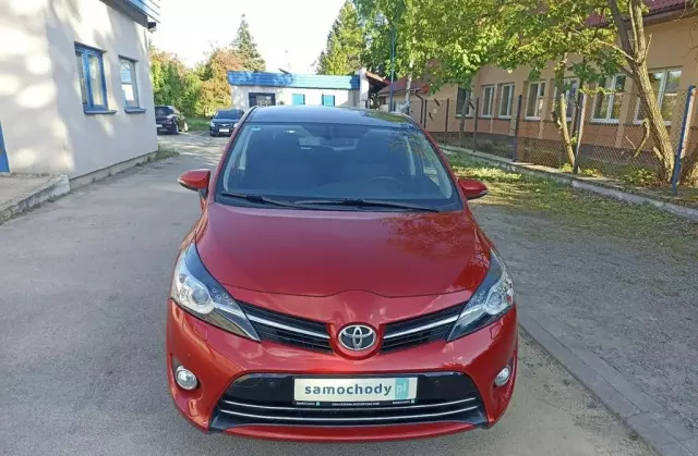 TOYOTA Verso 