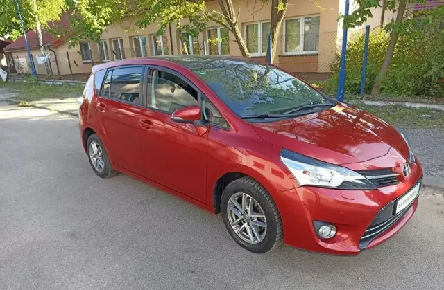 TOYOTA Verso 