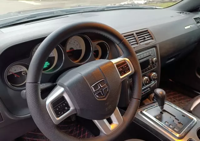 DODGE Challenger Automatik SXT Plus