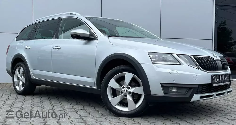 SKODA Octavia Scout 2.0 TDI 4x4 DSG