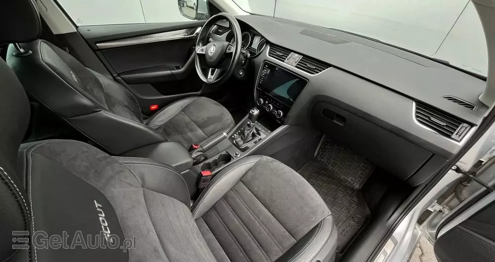 SKODA Octavia Scout 2.0 TDI 4x4 DSG