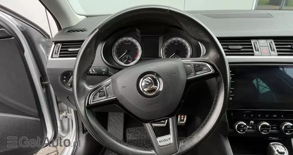 SKODA Octavia Scout 2.0 TDI 4x4 DSG
