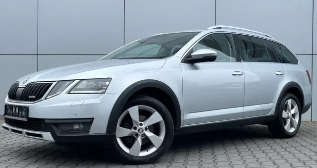 SKODA Octavia Scout 2.0 TDI 4x4 DSG