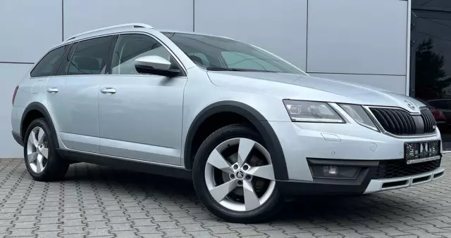 SKODA Octavia Scout 2.0 TDI 4x4 DSG