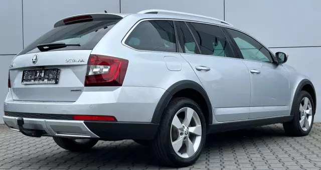 SKODA Octavia Scout 2.0 TDI 4x4 DSG