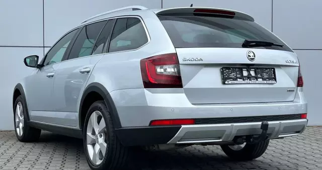 SKODA Octavia Scout 2.0 TDI 4x4 DSG