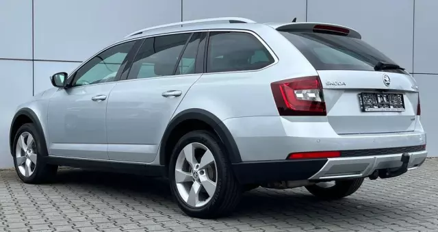 SKODA Octavia Scout 2.0 TDI 4x4 DSG