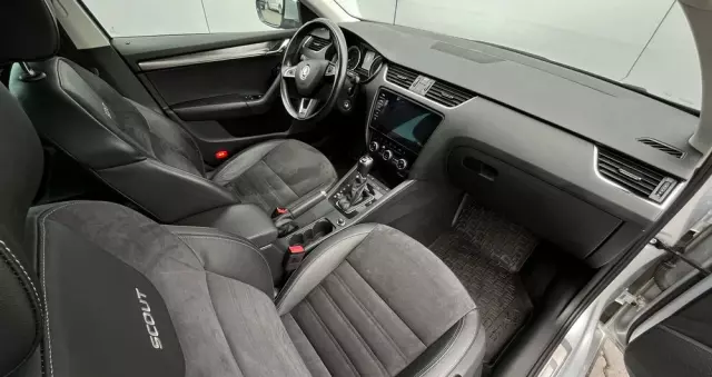 SKODA Octavia Scout 2.0 TDI 4x4 DSG