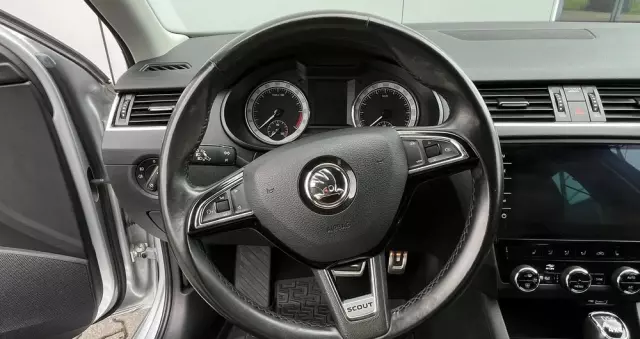 SKODA Octavia Scout 2.0 TDI 4x4 DSG