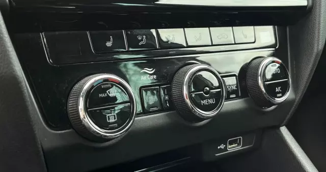 SKODA Octavia Scout 2.0 TDI 4x4 DSG