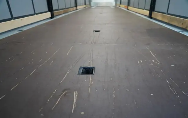 SCHMITZ CARGOBULL FIRANKA / STANDARD / 2024 R 