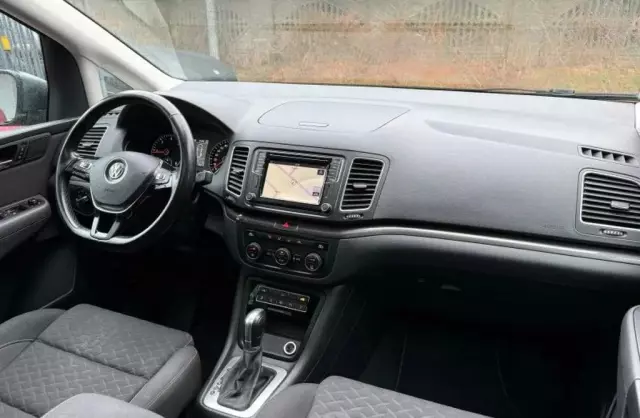VOLKSWAGEN Sharan 