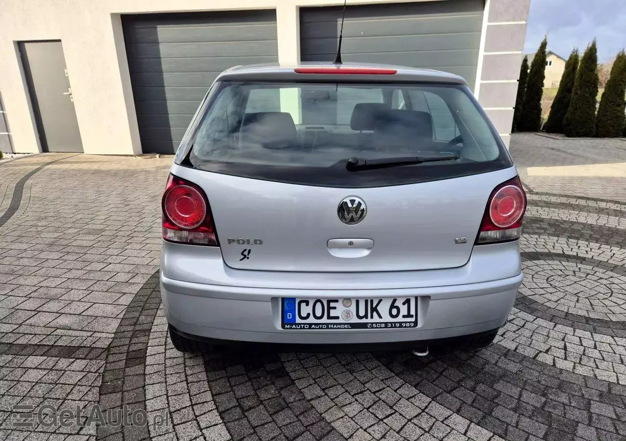 VOLKSWAGEN Polo 