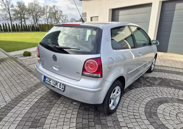 VOLKSWAGEN Polo 