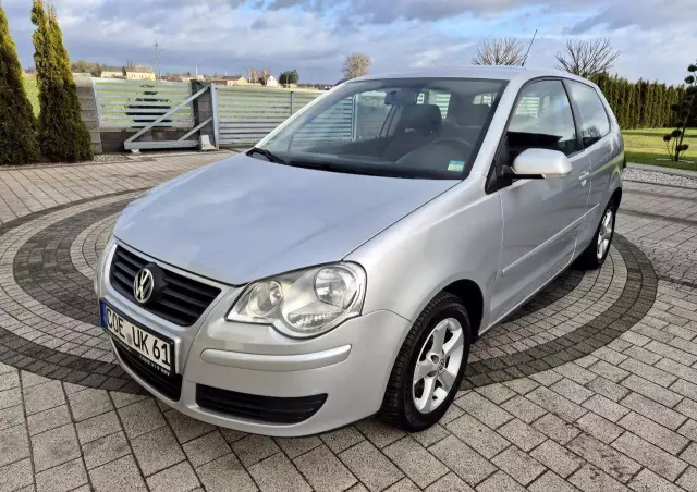 VOLKSWAGEN Polo 