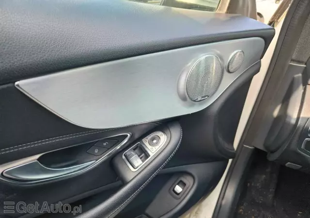 MERCEDES-BENZ Klasa C Coupe 9G-TRONIC Night Edition