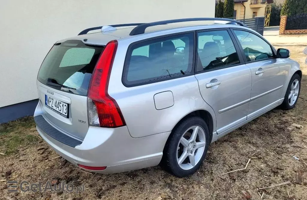VOLVO V50 