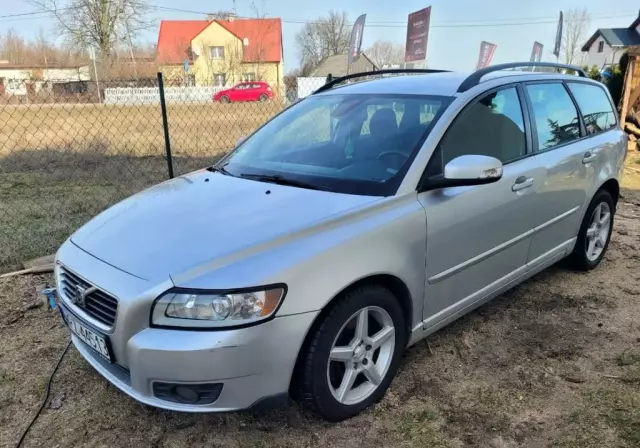 VOLVO V50 