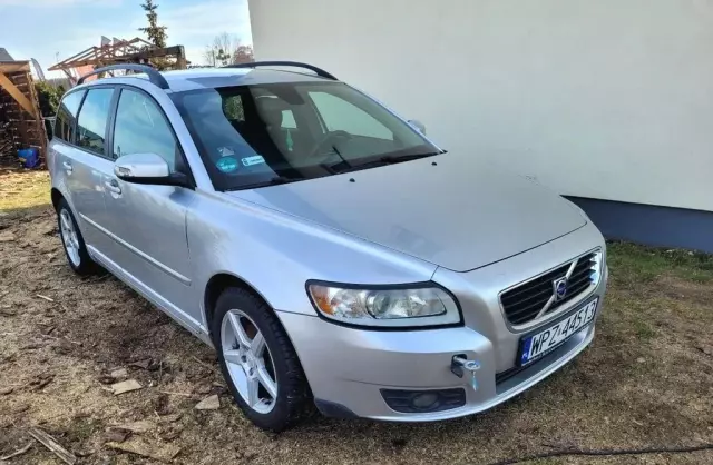 VOLVO V50 