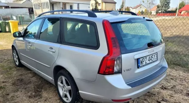 VOLVO V50 