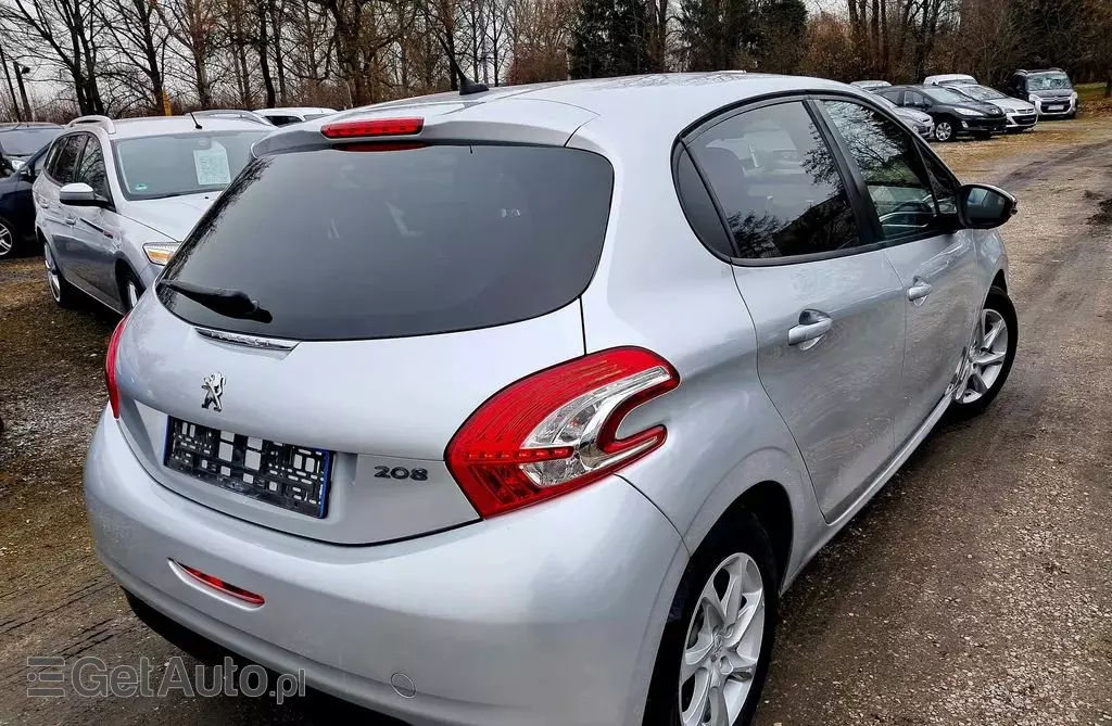 PEUGEOT 208 