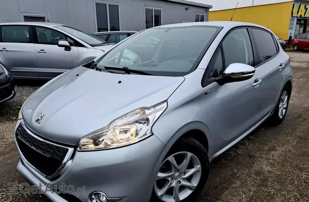PEUGEOT 208 