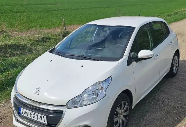 PEUGEOT 208 