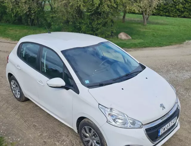 PEUGEOT 208 