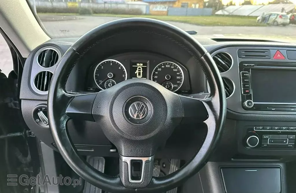 VOLKSWAGEN Tiguan 