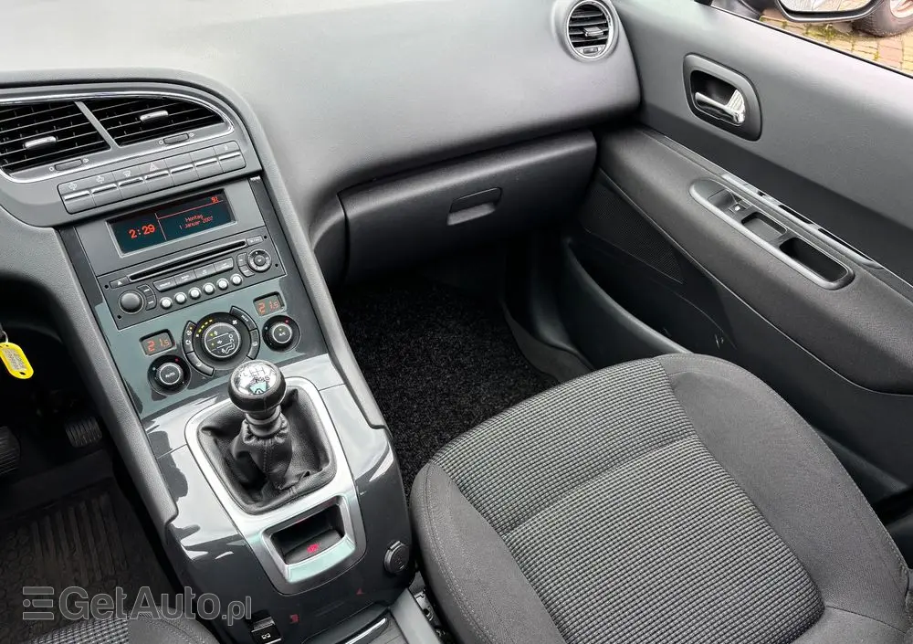 PEUGEOT 5008 1.6 THP Family 7os