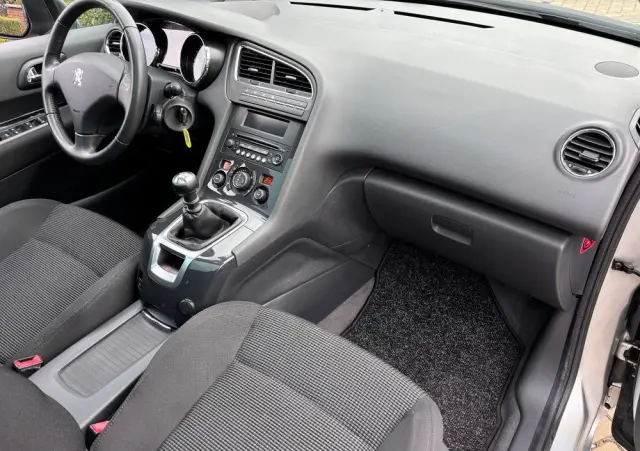 PEUGEOT 5008 1.6 THP Family 7os