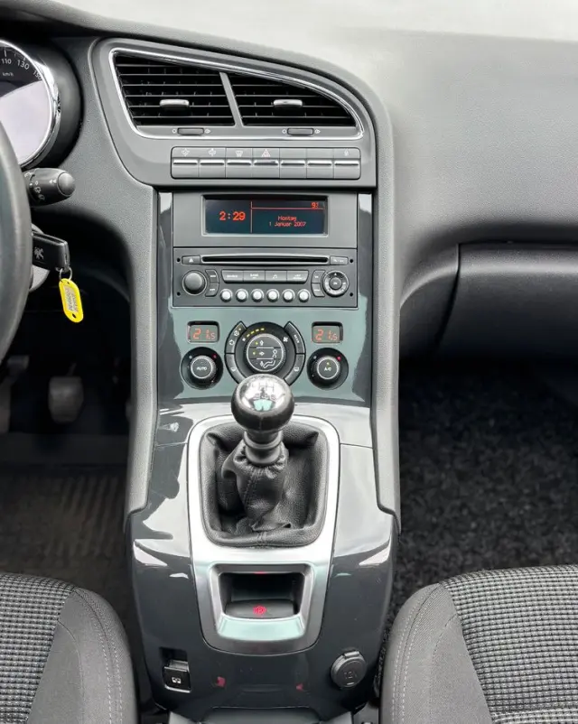 PEUGEOT 5008 1.6 THP Family 7os