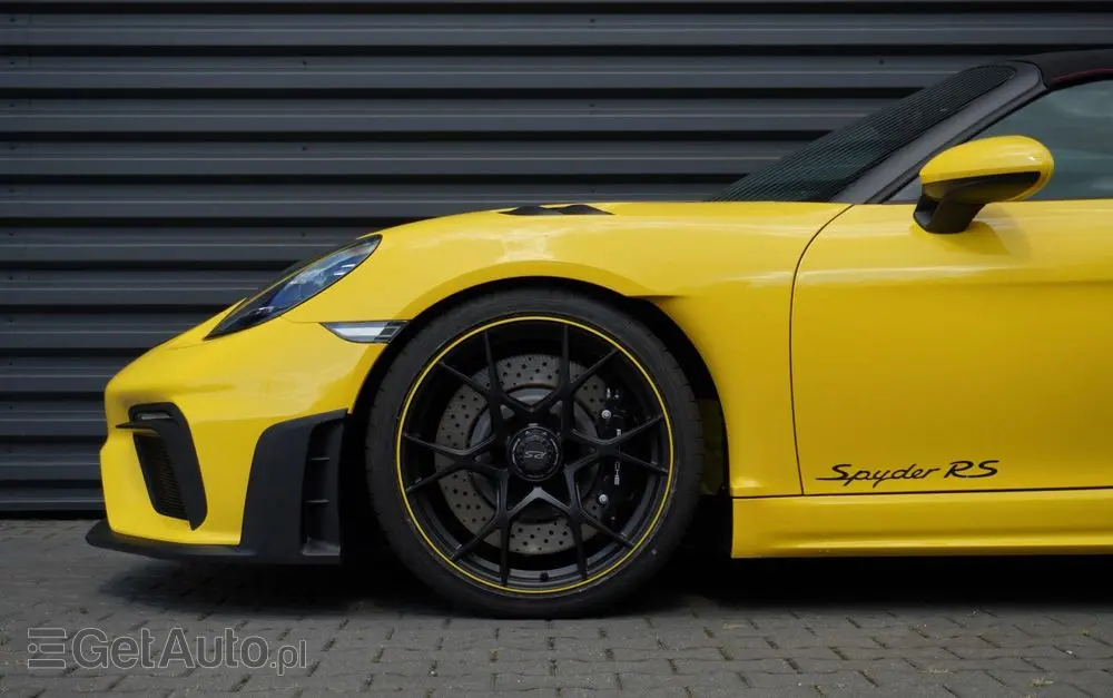 PORSCHE 718 Spyder 