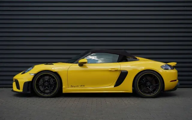 PORSCHE 718 Spyder 