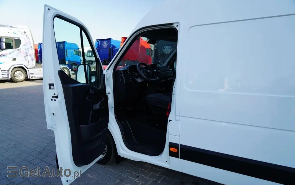 RENAULT MASTER / BLASZAK / FURGON / 2023 