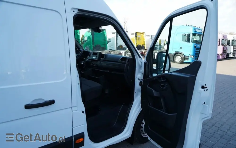 RENAULT MASTER / BLASZAK / FURGON / 2023 