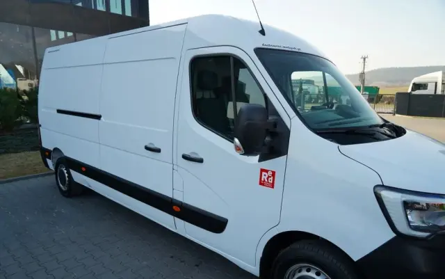 RENAULT MASTER / BLASZAK / FURGON / 2023 