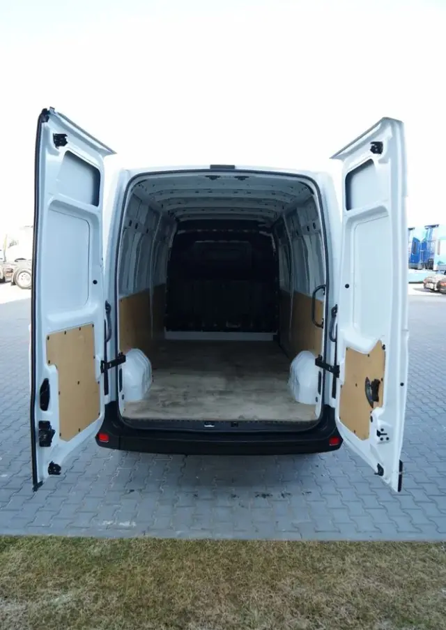 RENAULT MASTER / BLASZAK / FURGON / 2023 