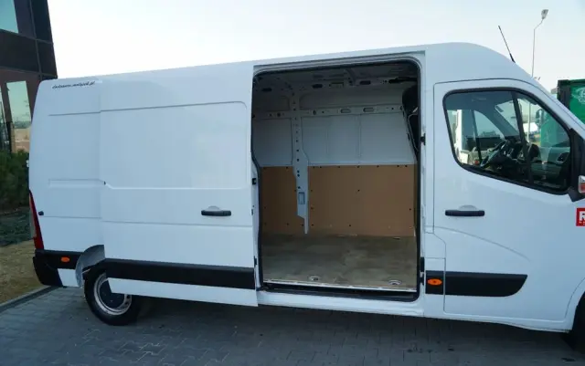 RENAULT MASTER / BLASZAK / FURGON / 2023 