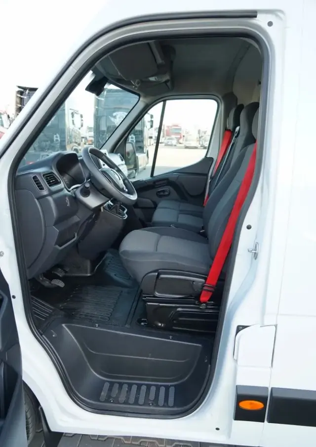 RENAULT MASTER / BLASZAK / FURGON / 2023 