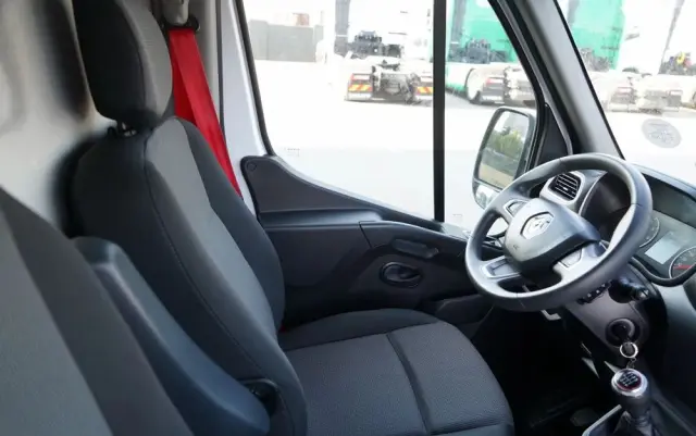 RENAULT MASTER / BLASZAK / FURGON / 2023 