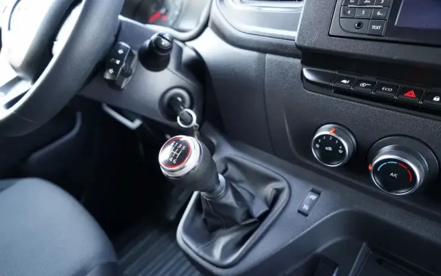 RENAULT MASTER / BLASZAK / FURGON / 2023 