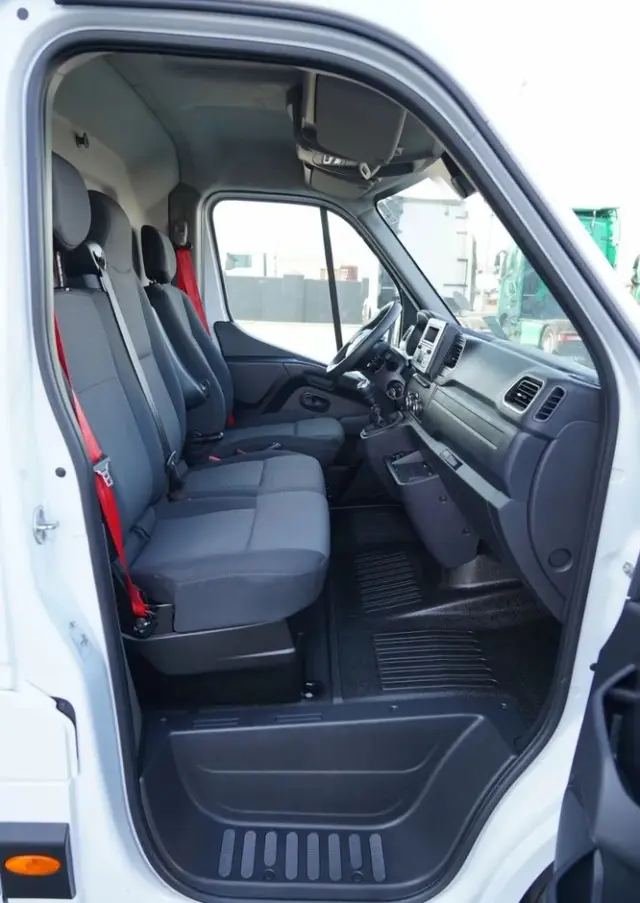 RENAULT MASTER / BLASZAK / FURGON / 2023 