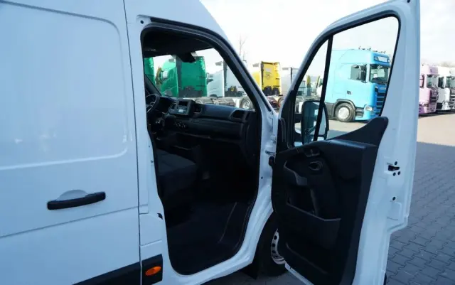 RENAULT MASTER / BLASZAK / FURGON / 2023 