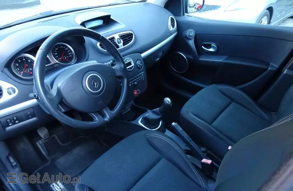 RENAULT Clio 