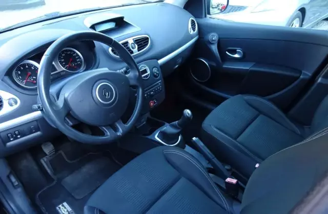 RENAULT Clio 