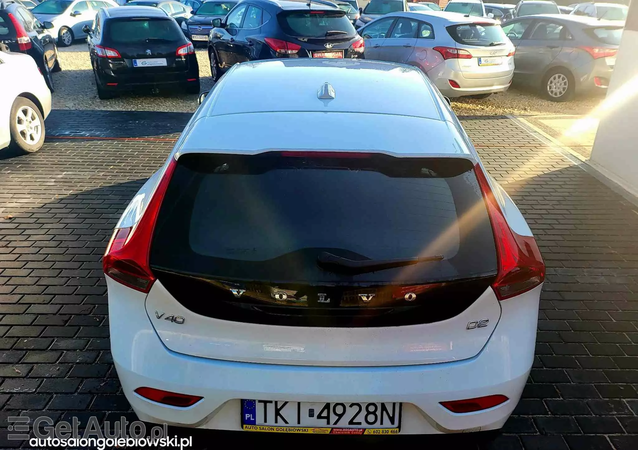 VOLVO V40 