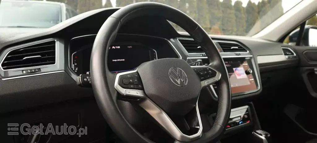 VOLKSWAGEN Tiguan 